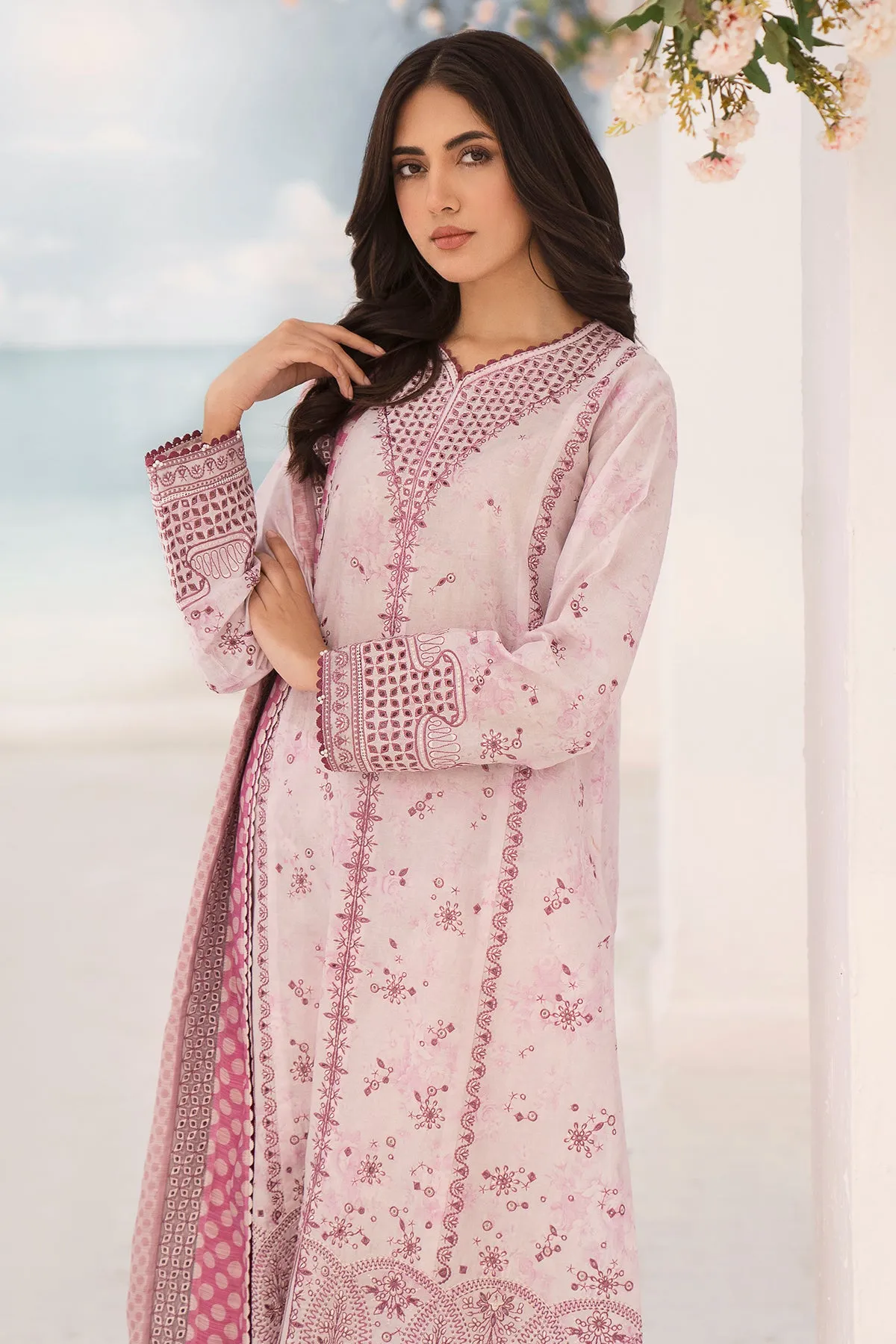 Embroidered Lawn USE-9029