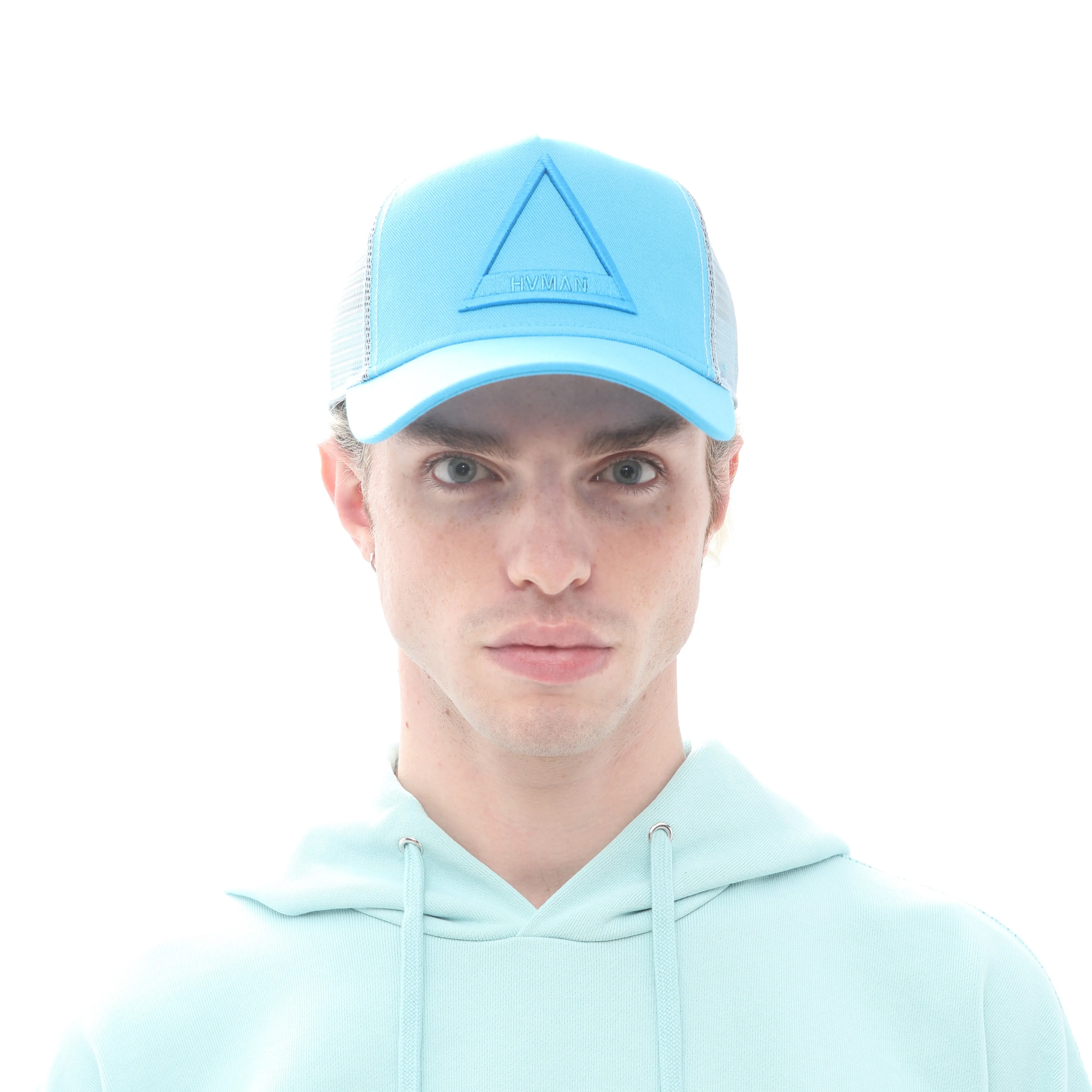 TRIANGLE LOGO MESH TRUCKER CAP IN ICY MORN