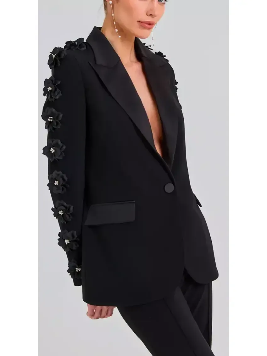 Women’s Black Floral-Applique Embellished Single-Breasted Blazer and High-Waist Pant Suit